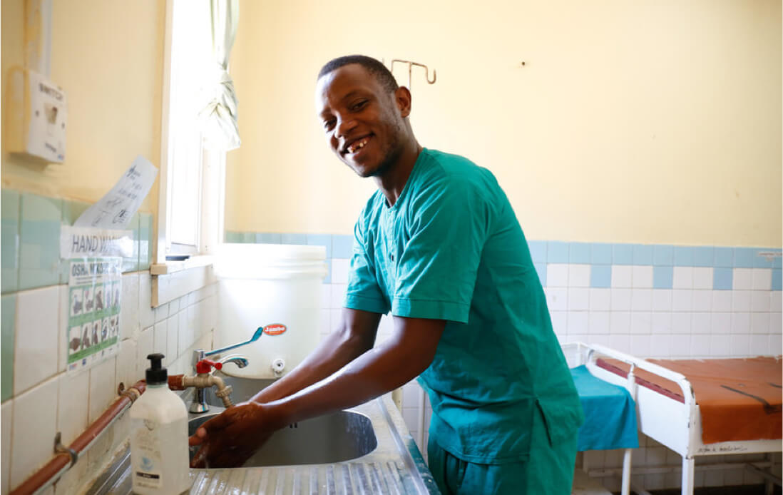 male nurse washing hands in the hospital